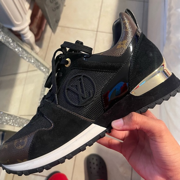 Louis Vuitton Runaway Sneakers - Picture 3 of 4